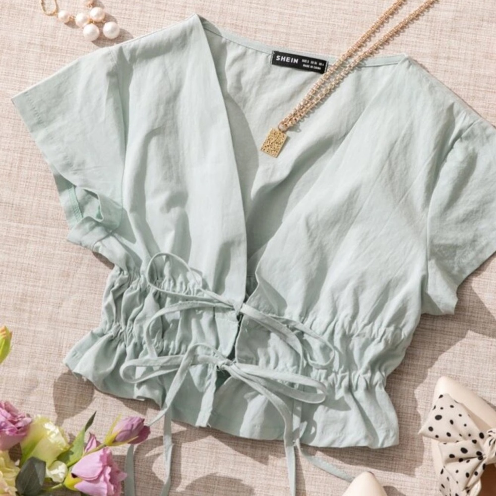 Front tie top